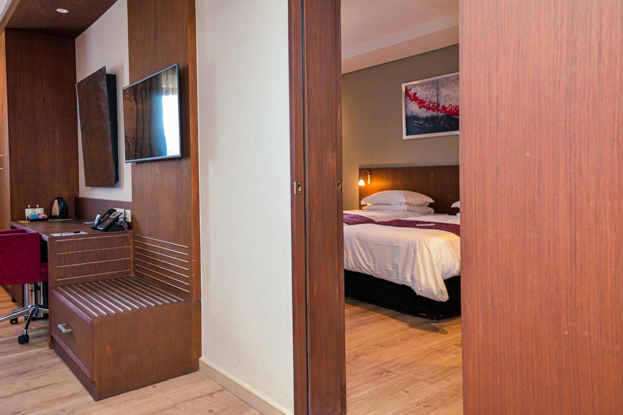 ホテル Crowne Plaza - Dar Es Salaam By Ihg エクステリア 写真